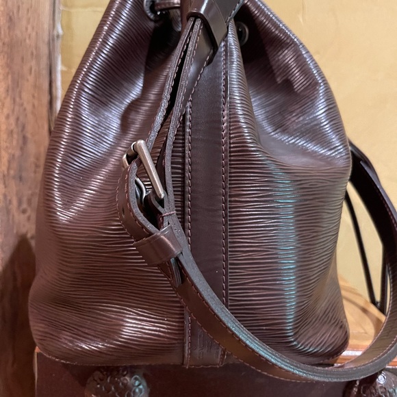 Louis Vuitton Noe. Petit Noe in Moka Rich Chocolate! Beautiful Pre Loved Bag! - Picture 3 of 16